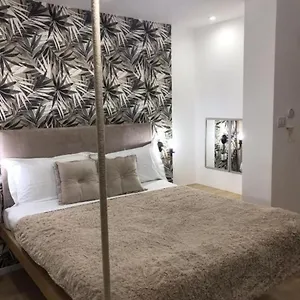 https://suite-shibari-san-giuliano-catania.catania-hotels.net